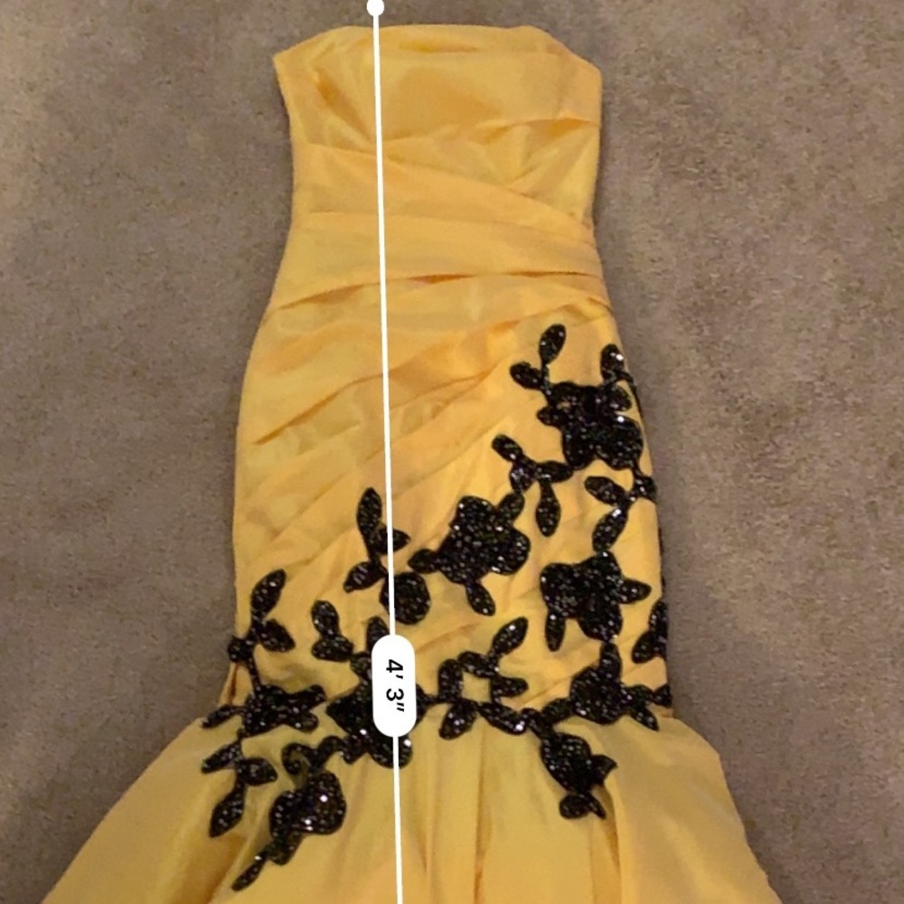 Night moves Y2k Mermaid Silhouette Sequin prom dress Yellow With Black Beadwork - Picture 6 of 7